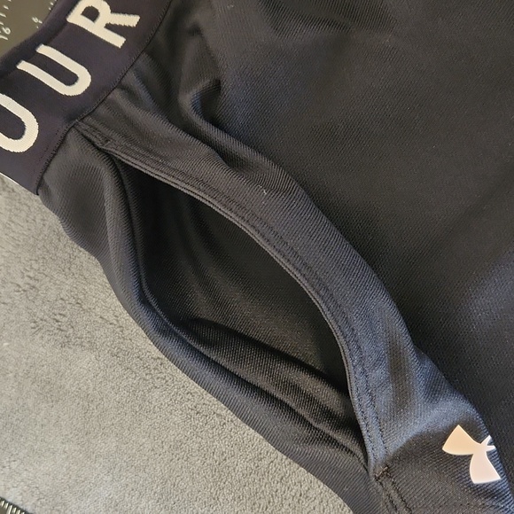 Under Armour Shorts XL - Picture 5 of 8